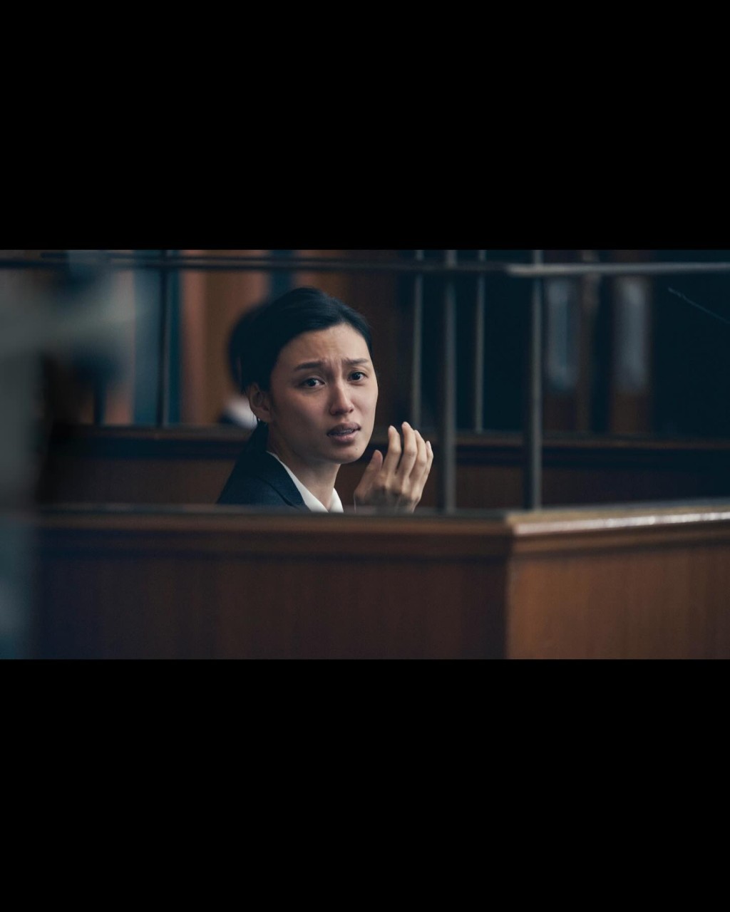 王丹妮在《毒舌大状》多场法庭戏中表现出色，表情到位。（《毒舌大状》剧照）