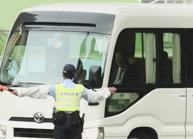 夏寶龍乘搭的專車抵達禮賓府。何君健攝 夏寶龍乘搭的專車抵達禮賓府。何君健攝
