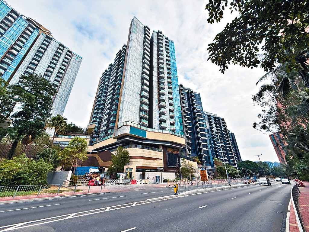 黃金海灣．珀岸新售出1B座19樓C室，以558.1萬成交，呎價約12830元。