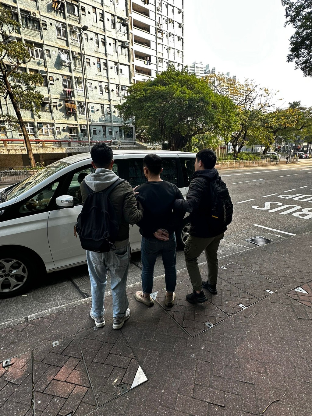 涉案持雙程證男子被捕。