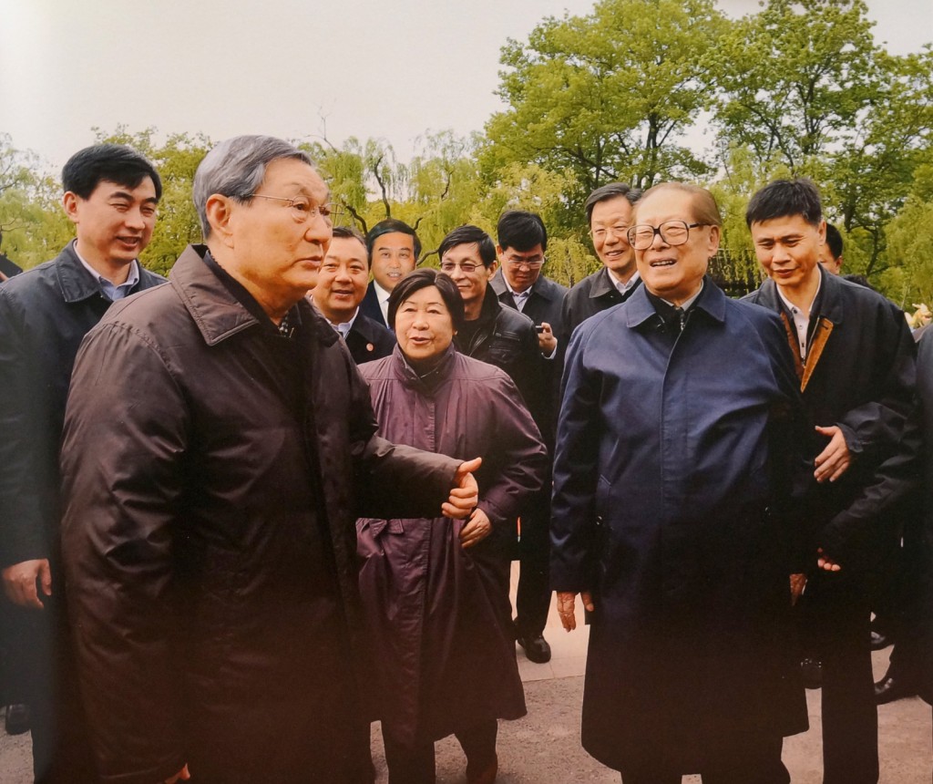朱鎔基講話字字珠磯、言顯風骨。新華社 朱鎔基講話字字珠磯、言顯風骨。新華社