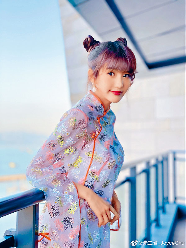 小草以中國娃娃造型現身活動，非常可愛。