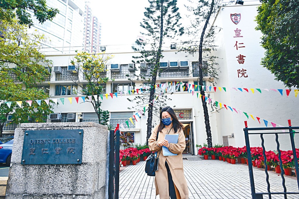 移民潮下升中自行收生接受申請,有家長坦言,料競爭放緩而報讀傳統名校。