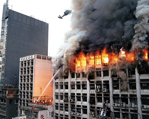 21年前的今日，彌敦道嘉利大廈大火，奪去40人命。資料圖片