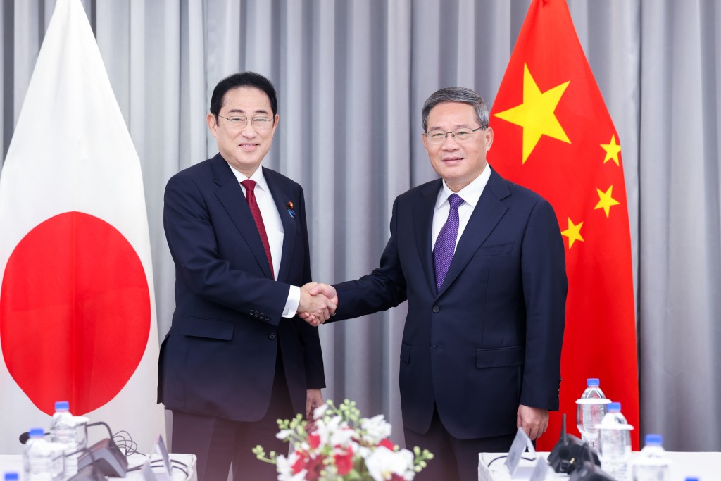日本首相岸田文雄昨日向國務院總理李強，就中國海警船在釣魚島周邊航行表達嚴重擔憂 。新華社