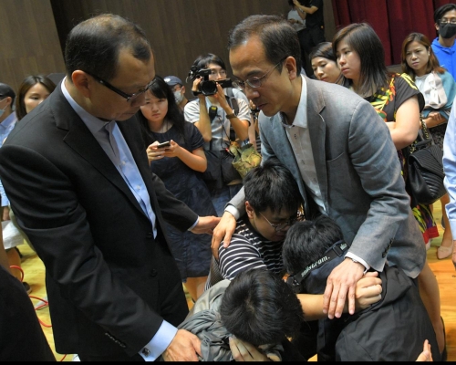 段崇智被學生包圍