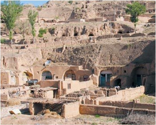 有農民翻新老窯洞時發生坍塌。網圖