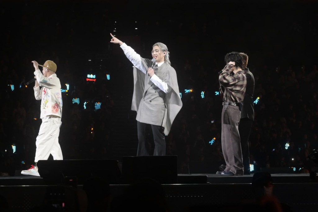 佢哋話組Boy Band叫「My Husband」。