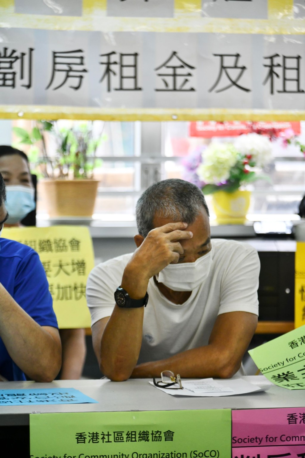 居於籠屋的74歲劉先生表示,其居所環境相當惡劣。