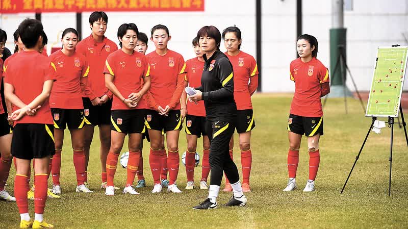 中国女足近年表现欠佳。