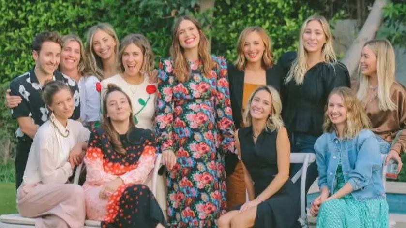 Ashley退出的「有毒媽媽群組」被指成員有Hilary Duff（後排右）、Mandy Moore（後排中）等人。