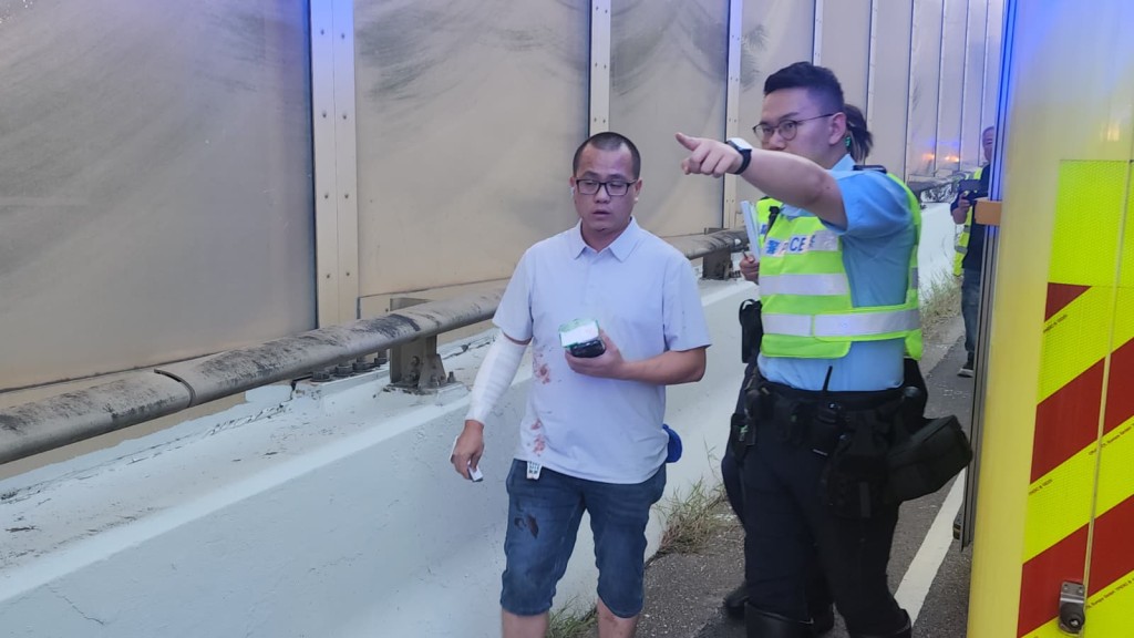 事件中,男司機右手受傷。黎志偉攝 事件中,男司機右手受傷。黎志偉攝