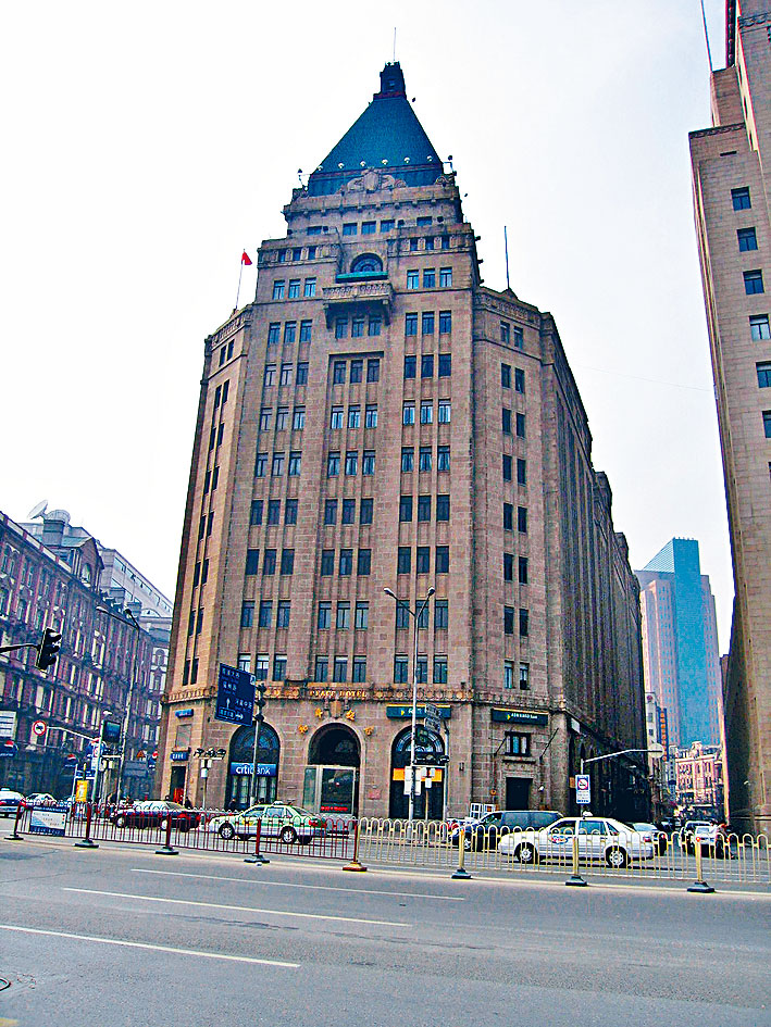 ■龚如心嫌上海外滩的和平饭店破烂。