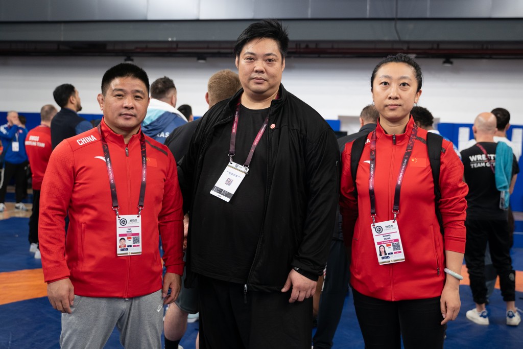 何仁傑總教練賽後與國家隊教練團交流合照。 中國香港摔跤總會圖片