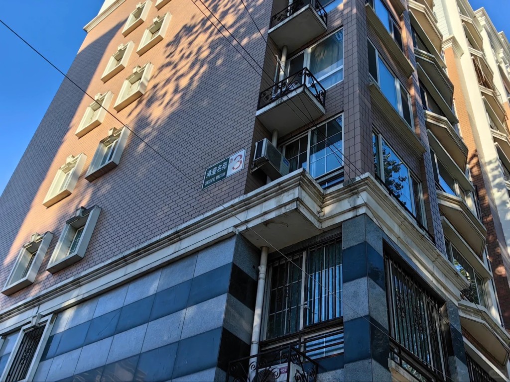 李磊將自己一家六口殺死。