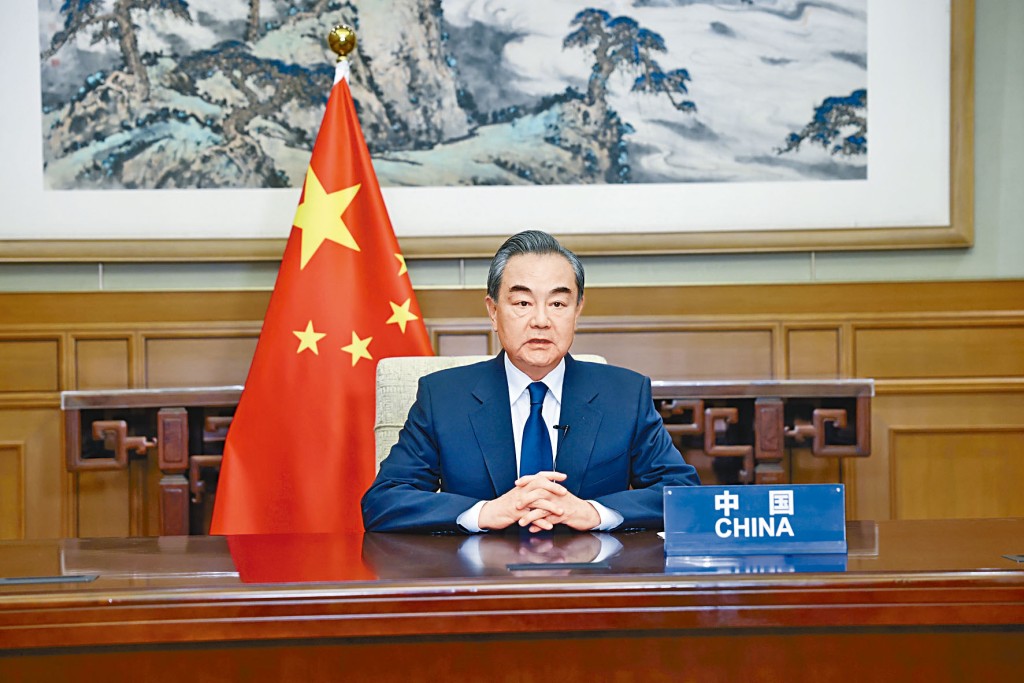 国务委员兼外长王毅当选新一届中央委员。