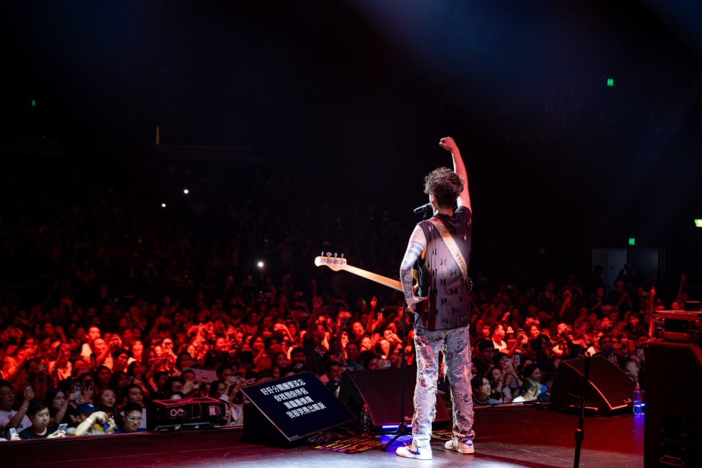 四子表示在海外用廣東話與樂迷交流,格外親切! 四子表示在海外用廣東話與樂迷交流,格外親切!