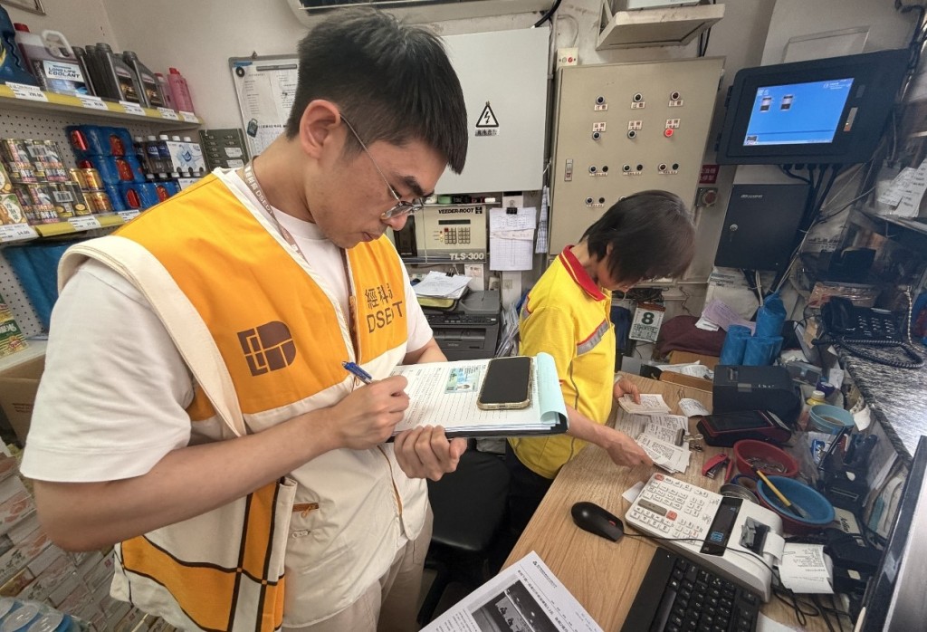 澳門經濟及科技發展局巡查澳門油站及石油氣銷售場所逾130次。 澳門經濟及科技發展局巡查澳門油站及石油氣銷售場所逾130次。
