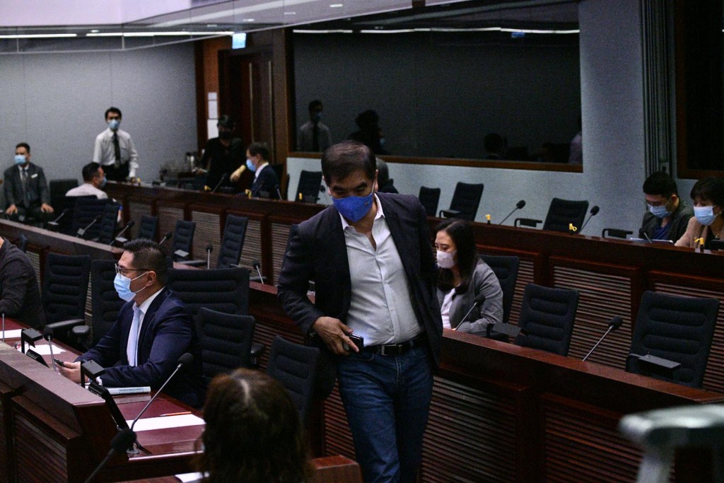 鍾國斌當選主席工商事務委員會。