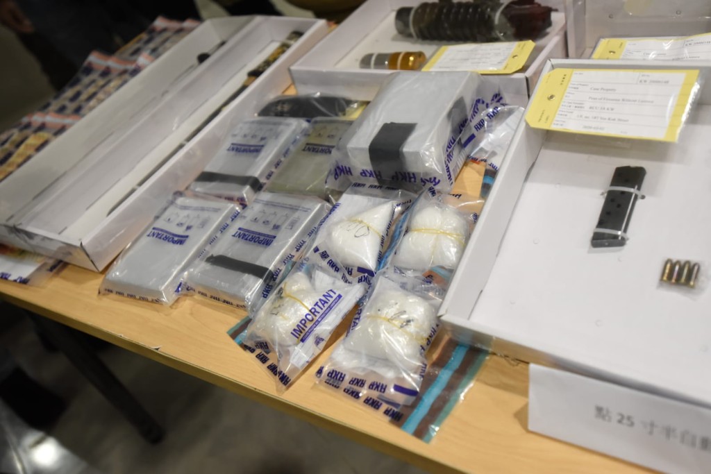 警方展示證物。