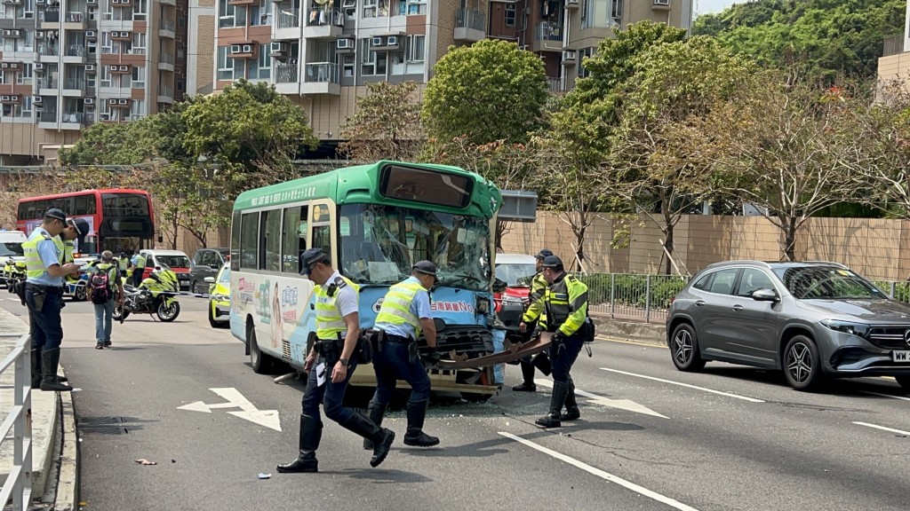 警员到场调查。杨伟亨摄