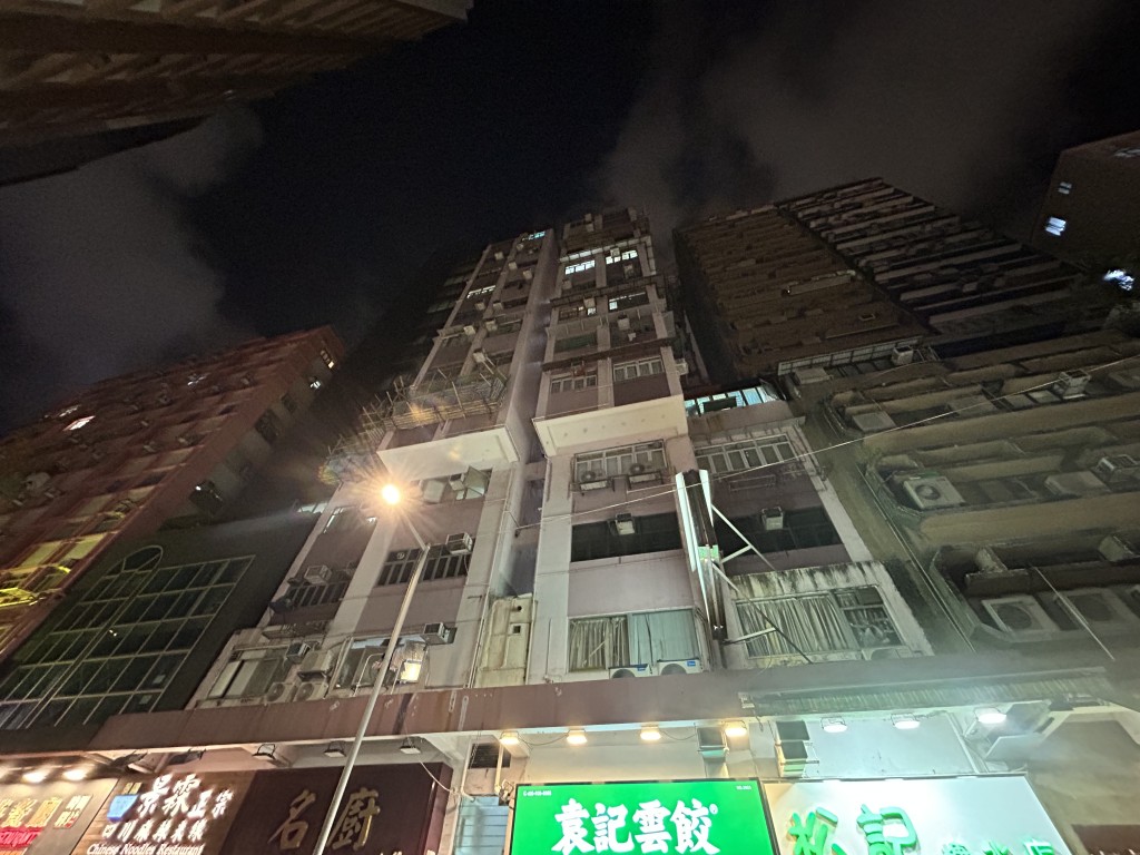 現場為佐敦白加士街17至23號伯嘉士大廈。曾志恒攝