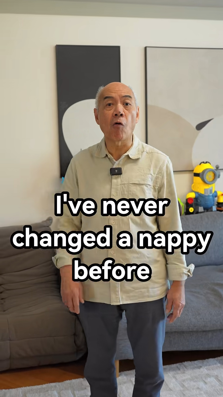 陈爸爸未帮手换过尿片。