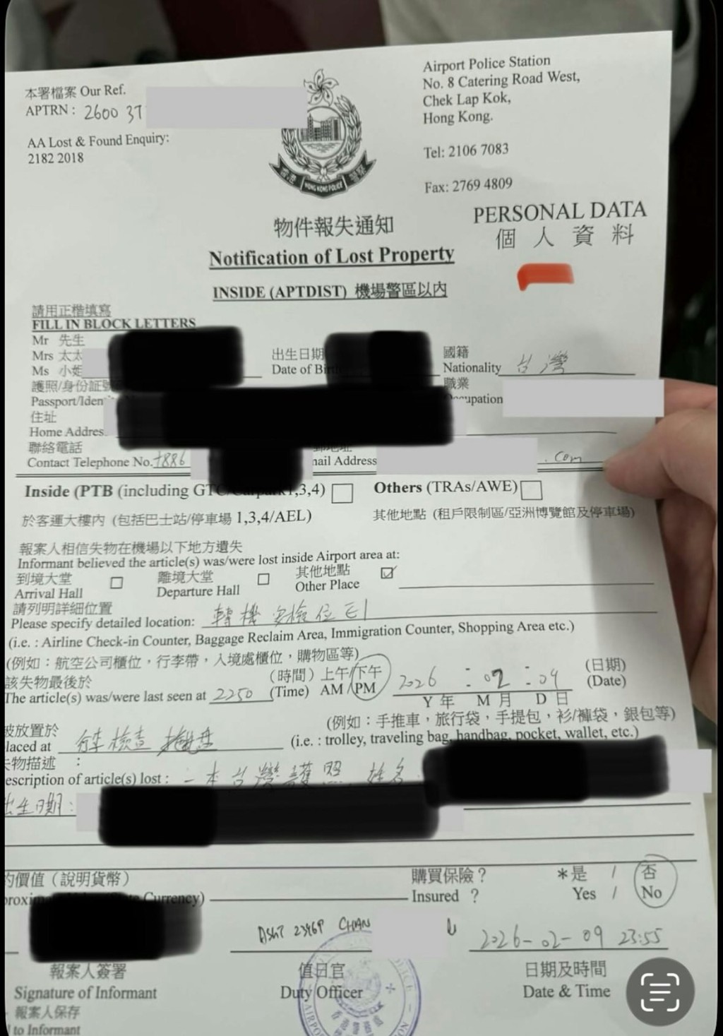 台灣有網民指親戚在香港轉機時被海關偷護照,引發強烈質疑後才道歉。 台灣有網民指親戚在香港轉機時被海關偷護照,引發強烈質疑後才道歉。