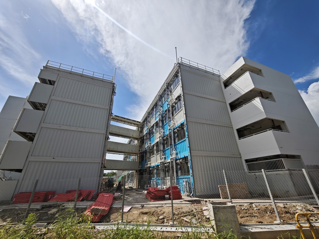 重點建設北都大學城，其中包括設立第三所醫學院，以及興建綜合醫教研醫院。