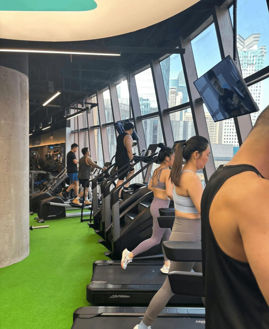 24/7 Fitness大舉進軍上海,主攻高端專業用戶市場。 24/7 Fitness大舉進軍上海,主攻高端專業用戶市場。
