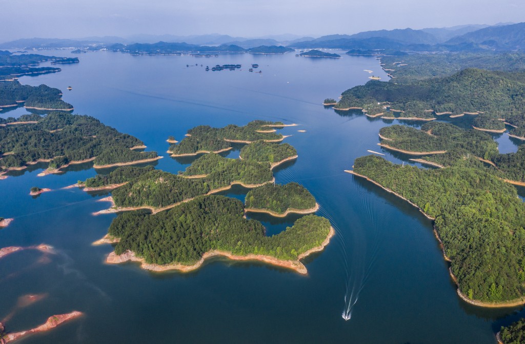 浙江省杭州市的千岛湖湖区。(图片来源：新华社)