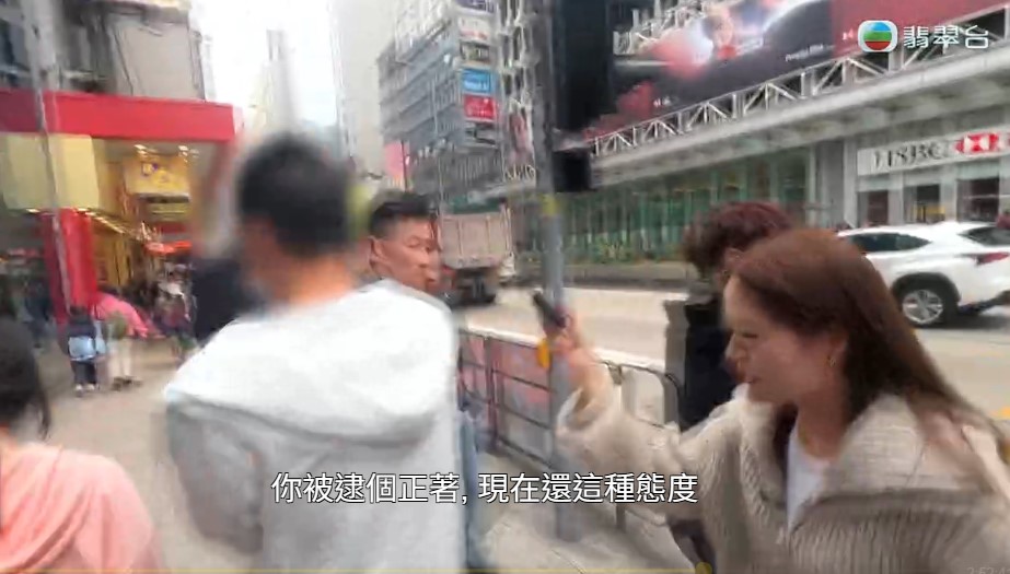 梁敏巧緊追涉案男子。
