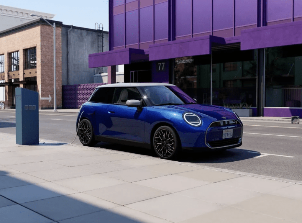 Mini Cooper自2020年推出自動車系列。