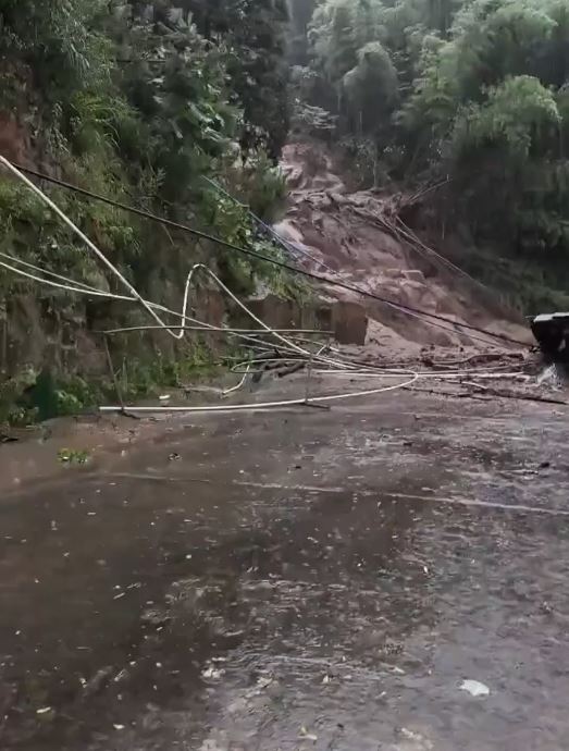 湖南衡陽有山泥傾瀉，將農家樂民宿推倒已造成12人遇難。