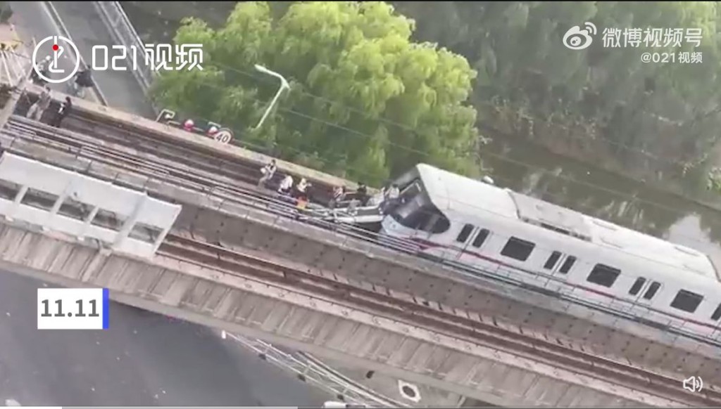 受事故影響有其他列車的乘客須要從車上撤離。