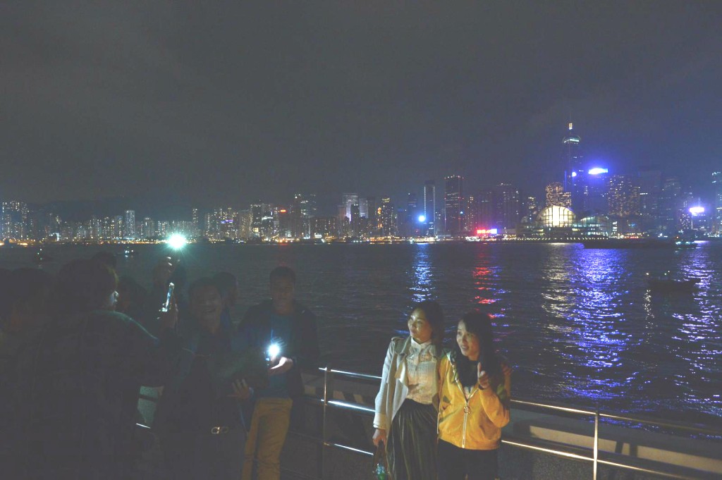 旅客把握機會拍照留念。