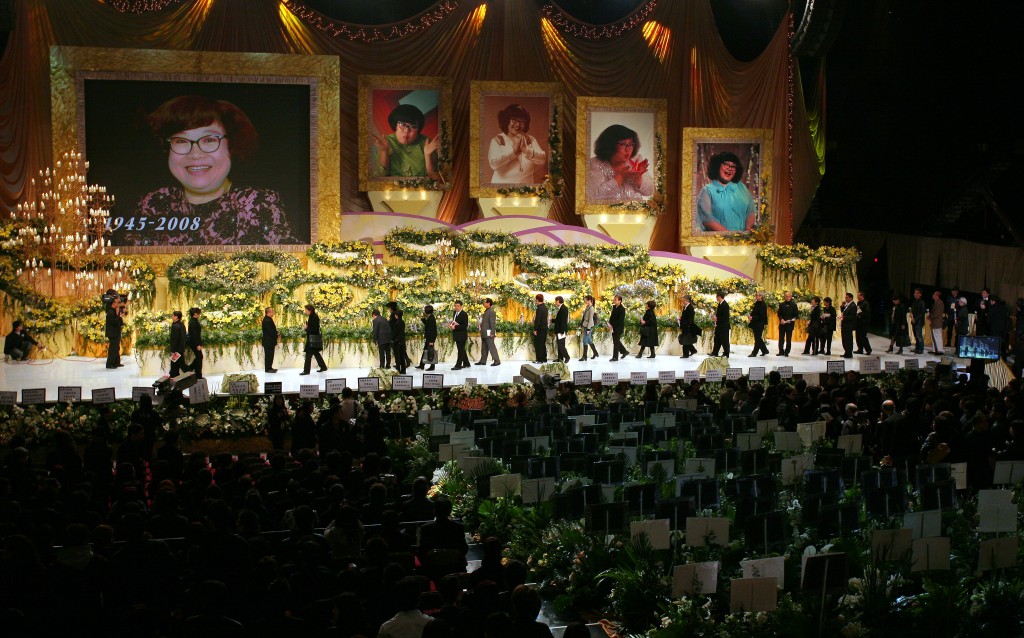 沈殿霞在2008年离世，当时郑少秋因事未有出席婚礼，其后才现身红馆的「肥姐．我们永远怀念您」追思会。