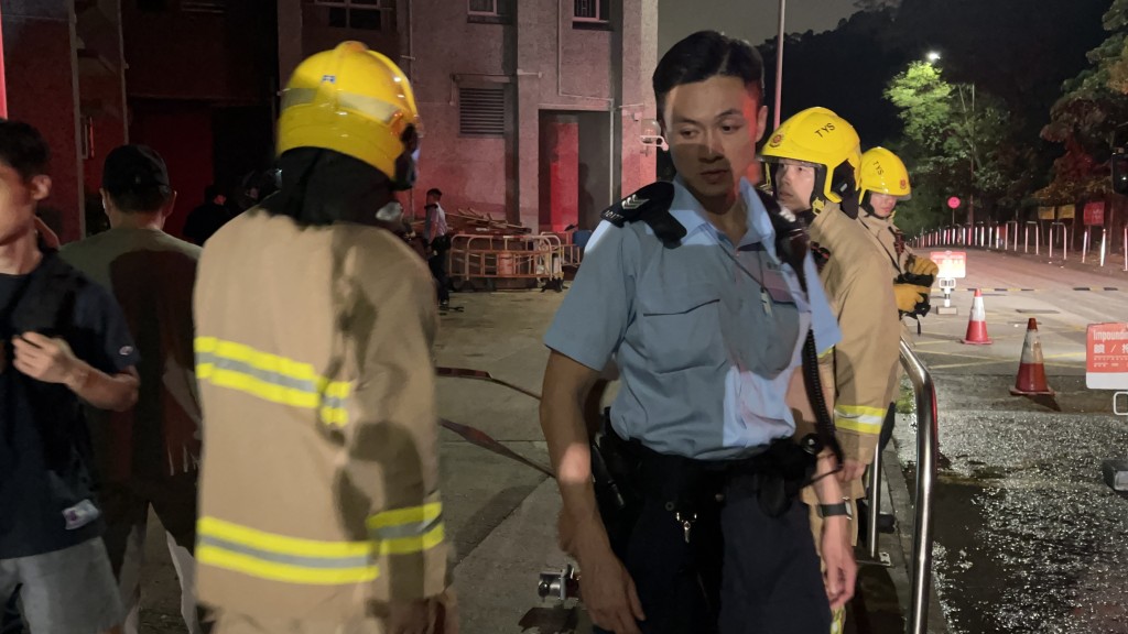 消防及警方接報後趕往現場調查。蔡楚輝攝