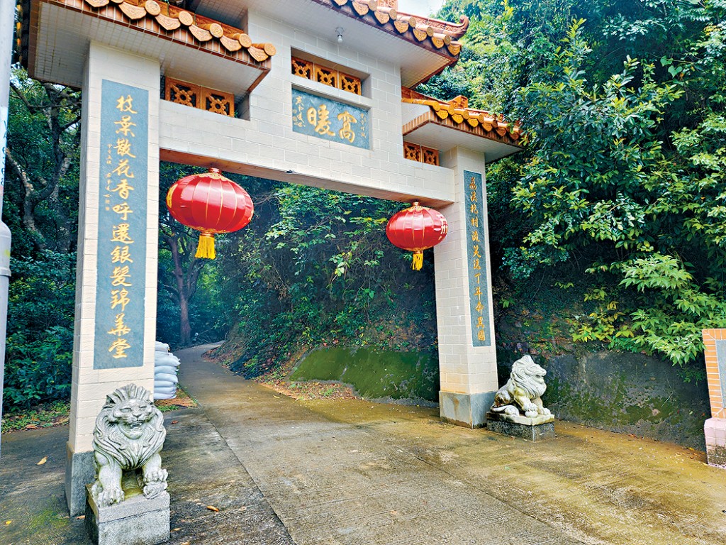 荔枝窩村口的牌坊由村民合資興建。