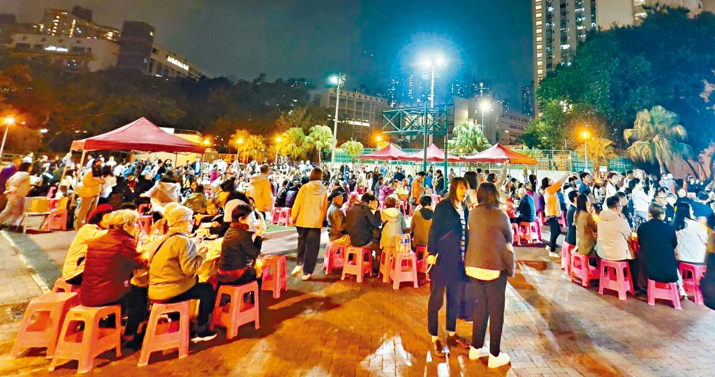 晚宴上人人都食得開心滿足。