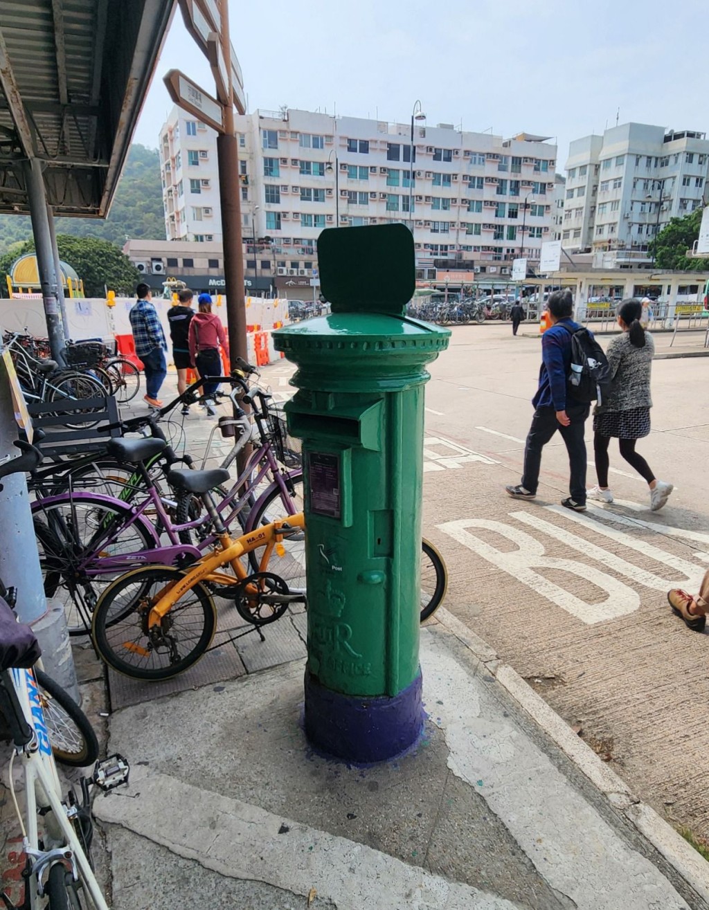 現役服務市民的舊郵筒已轉為綠色。