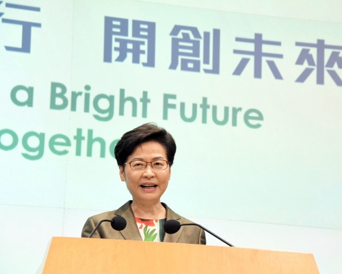 林鄭月娥指，自己每日亦努力工作，為市民服務。
