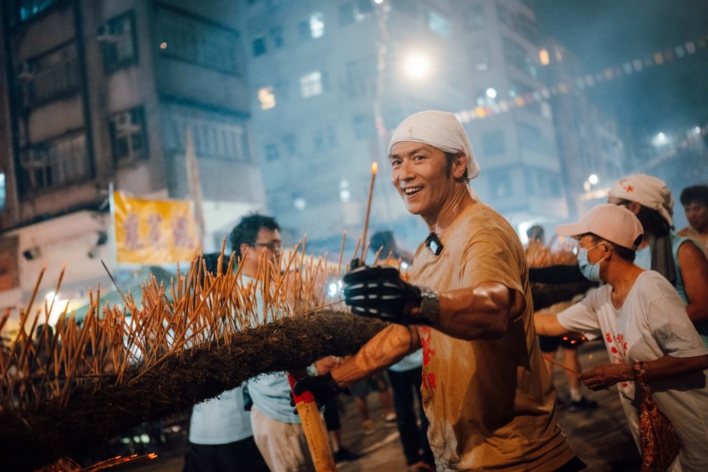 唐文龍昨日貼出自己參與大坑舞火龍的型仔相。