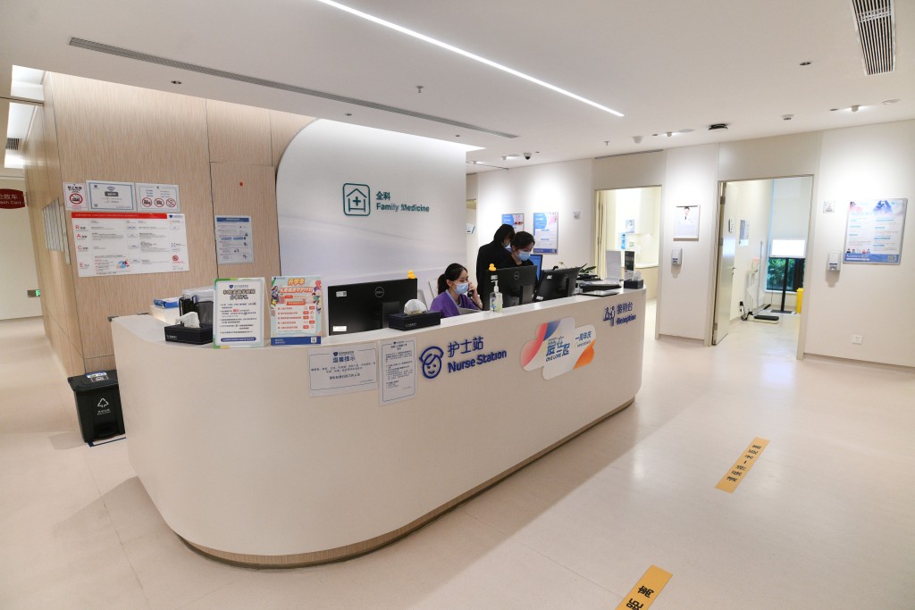 前财政司司长梁锦松在深圳开设首间港资私家医院，提供24小时急症服务。卢江球摄