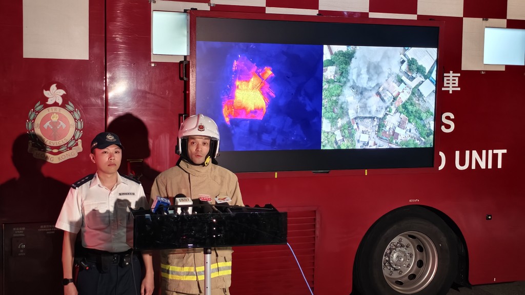 消防出動無人機監測火場。黃文威攝 消防出動無人機監測火場。黃文威攝