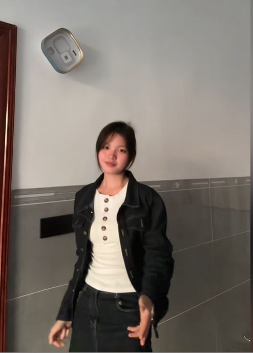 事件令许某蓝的短片账号3日急涨十万以上粉丝。