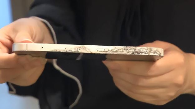 遼寧少女充電玩iPhone漏電要截肢 腳指燒成碳要截肢。  大海熱線