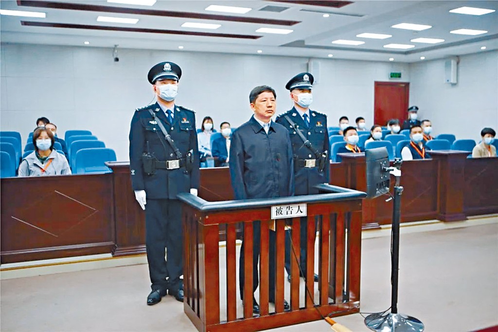 鄧恢林（圖）、龔道安及劉新雲，昨日同日獲刑。