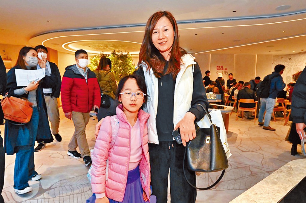 崔女士表示看中3房單位,有工人房比較吸引。