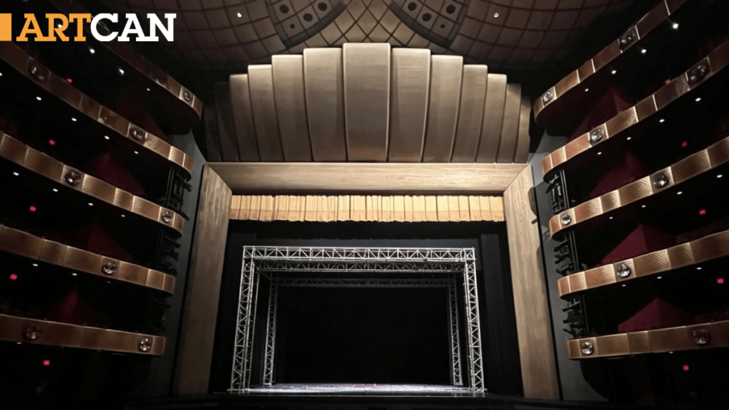 紐約林肯中心的大衛．寇克劇院（David H. Koch Theater）。攝於2025年8月，港芭《梁山伯與祝英台》公演前。